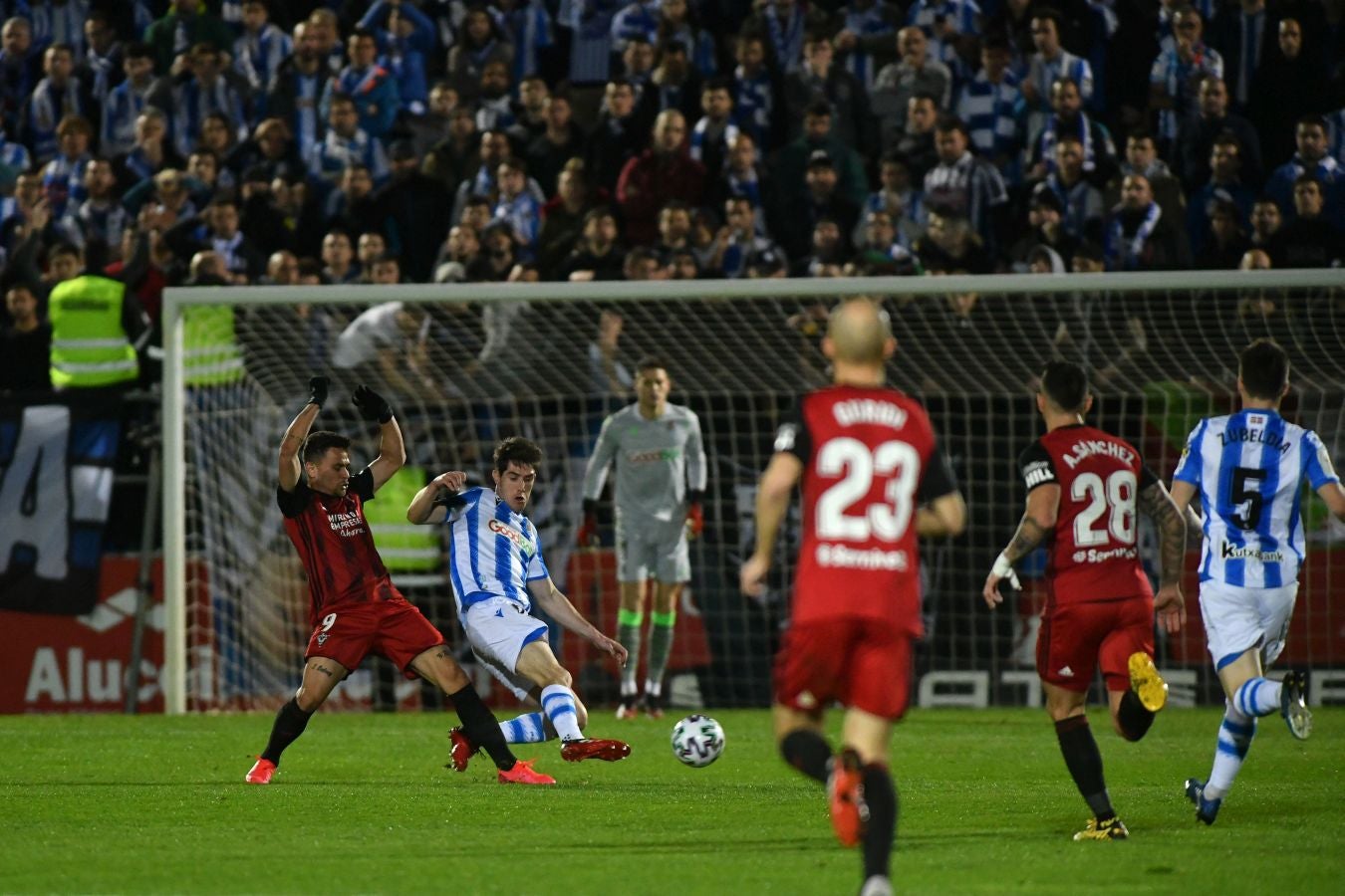 Ambientazo en Anduva para la vuelta de la semifinal de Copa entre Real Sociedad y Mirandés