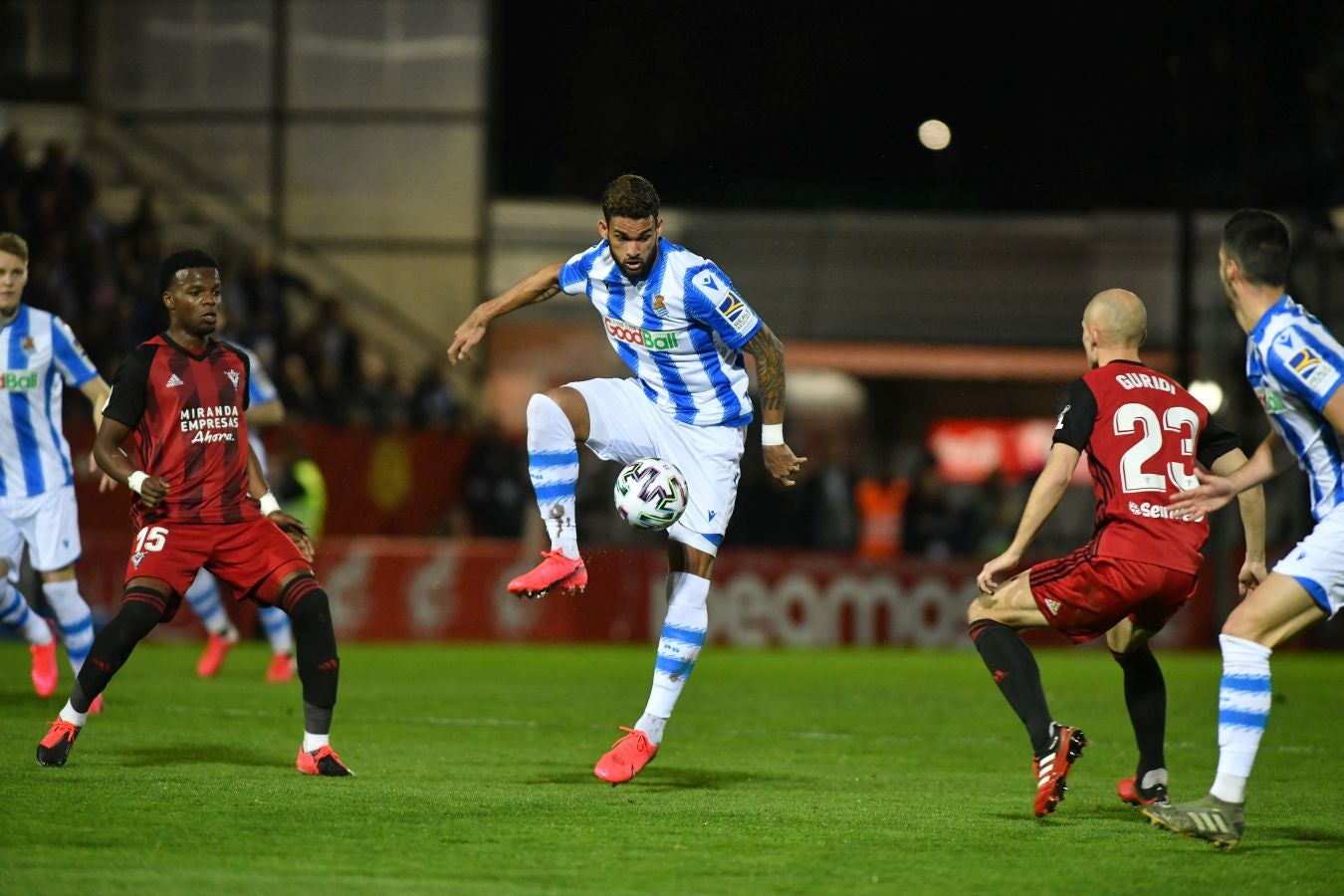 Ambientazo en Anduva para la vuelta de la semifinal de Copa entre Real Sociedad y Mirandés