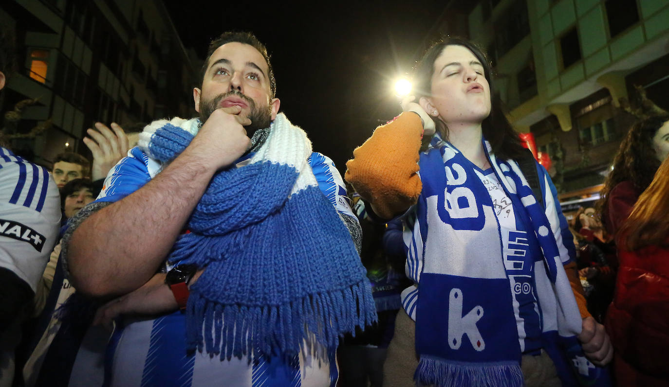 La afición de la Real Sociedad disfruta en las calles de la localidad burgalesa antes del Mirandés-Real.