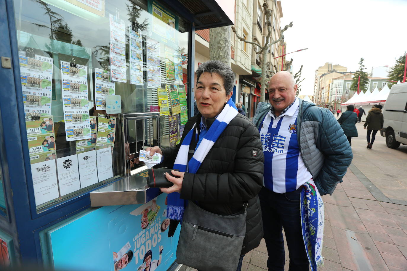 La afición de la Real Sociedad disfruta en las calles de la localidad burgalesa antes del Mirandés-Real.