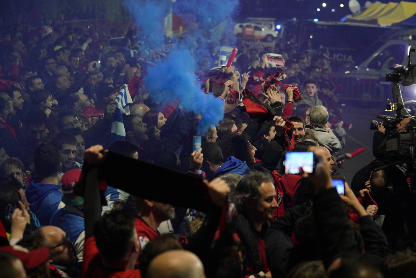 La afición de la Real Sociedad disfruta en las calles de la localidad burgalesa antes del Mirandés-Real.