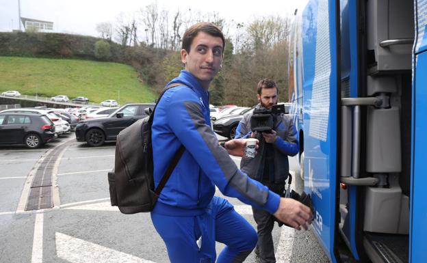 Rondo formado por los jugadores realistas durante el entrenamiento de ayer en Zubieta