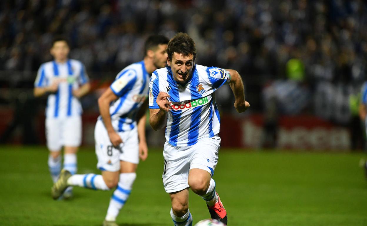 Mikel Oyarzabal, durante un lance del encuentro.