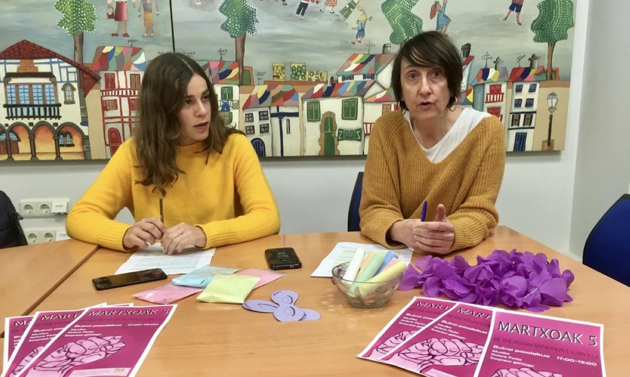 María Serrano y Nerea Zuazua durante la presentación de la iniciativa 'Berdintasuna Tizatu'. 