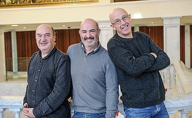 Garikoitz Muñoz, Ramón Irizar y Joxan Malvido ofrecerán un espectáculo muy familiar en el Teatro Principal. . 