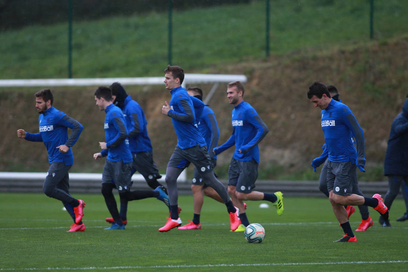 Los txuri-urdines se han ejercitado a puerta cerrada.