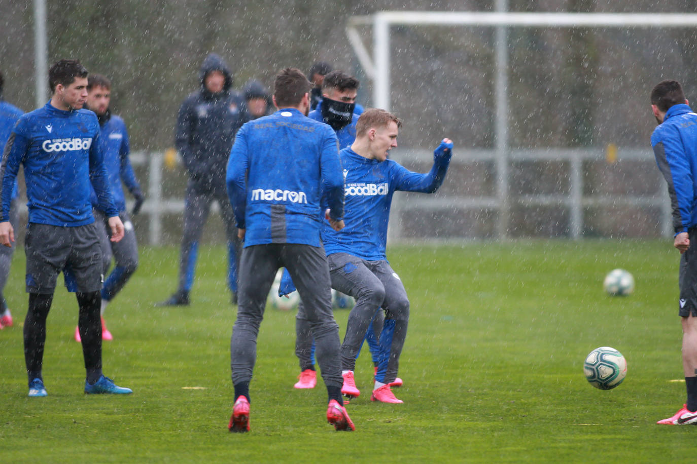 Los txuri-urdines se han ejercitado a puerta cerrada.