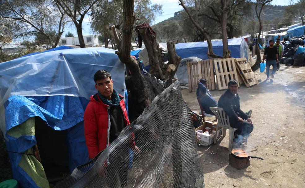 El campamento de Moria se creó en 2015. Los refugiados viven hacinados en tiendas y contenedores, y el acceso está restringido.