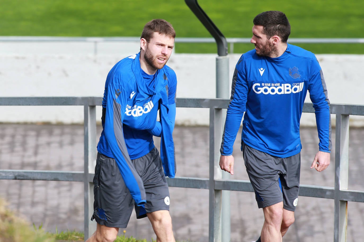 Los jugadores de la Real Sociedad han entrenado este lunes para preparar el derbi de mañana ante el Eibar en Ipurua.