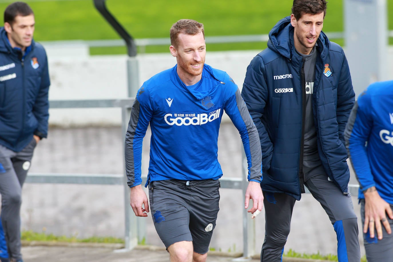 Los jugadores de la Real Sociedad han entrenado este lunes para preparar el derbi de mañana ante el Eibar en Ipurua.