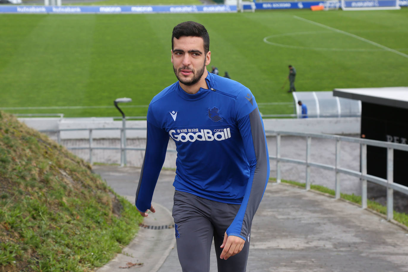 Los jugadores de la Real Sociedad han entrenado este lunes para preparar el derbi de mañana ante el Eibar en Ipurua.