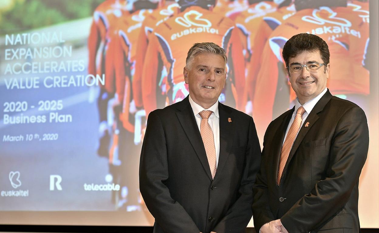 Josh Bayliss, CEO del Grupo Virgin, y Jose Miguel Garcia, CEO del Grupo Euskaltel