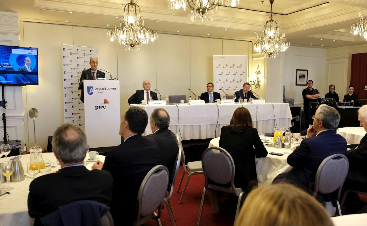 El presidente de Confebask, Eduardo Zubiaurre, durante su intervención en el encuentro Deusto Business Alumni 