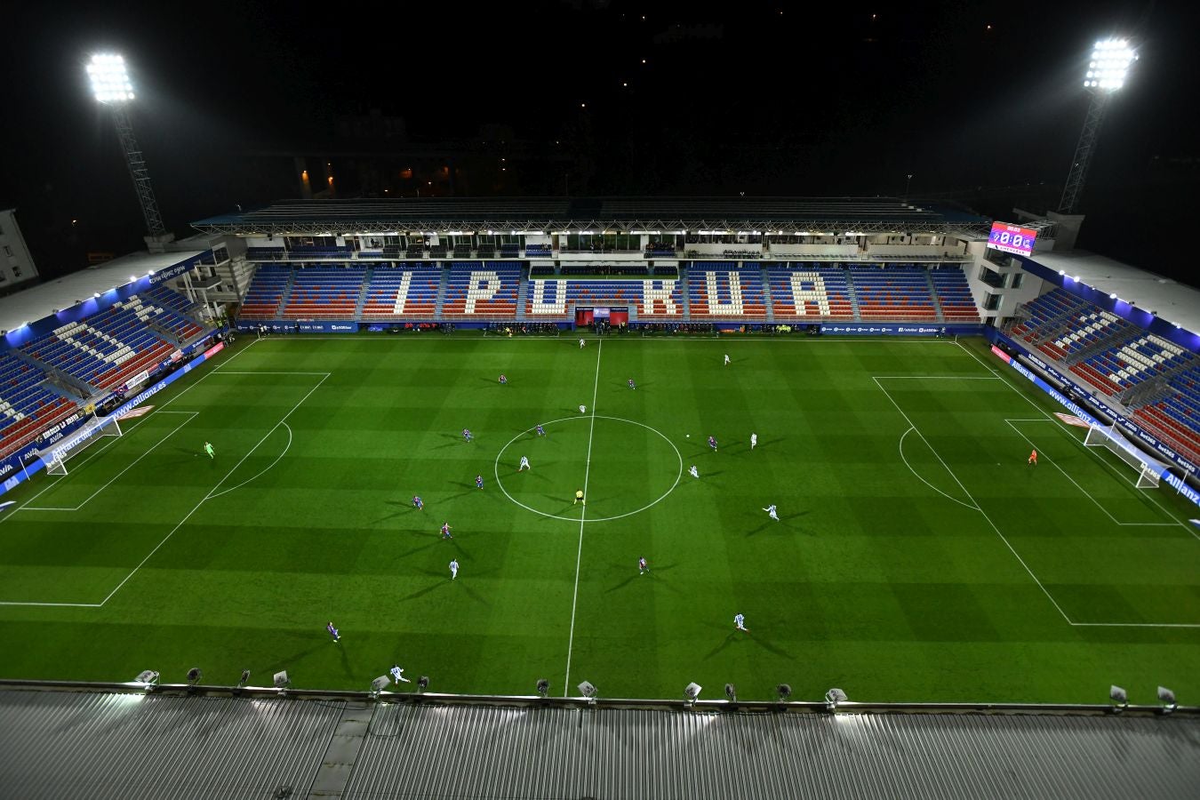 La Real se ha impuesto en el derbi guipuzcoano gracias a los goles de Oyarzabal y Willian José. Charles ha marcado por los armeros