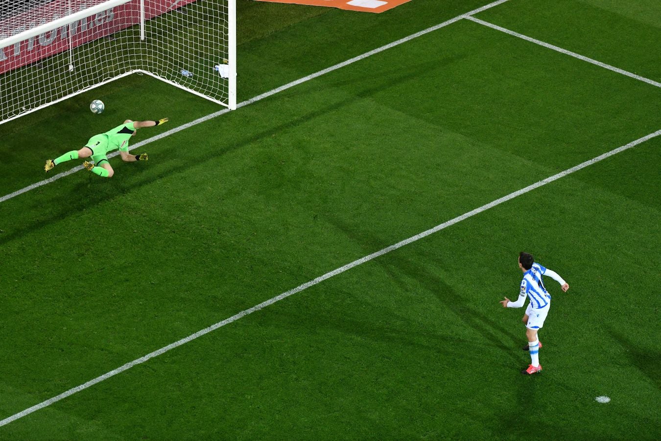 La Real se ha impuesto en el derbi guipuzcoano gracias a los goles de Oyarzabal y Willian José. Charles ha marcado por los armeros