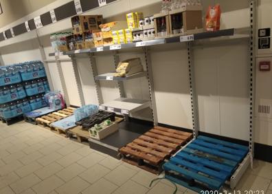 Imagen secundaria 1 - El Lidl de Hernani, este viernes. 