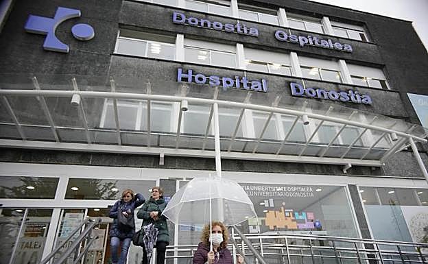 El Hospital Donostia derivará pacientes a Eibar y Arrasate para liberar camas por la pandemia