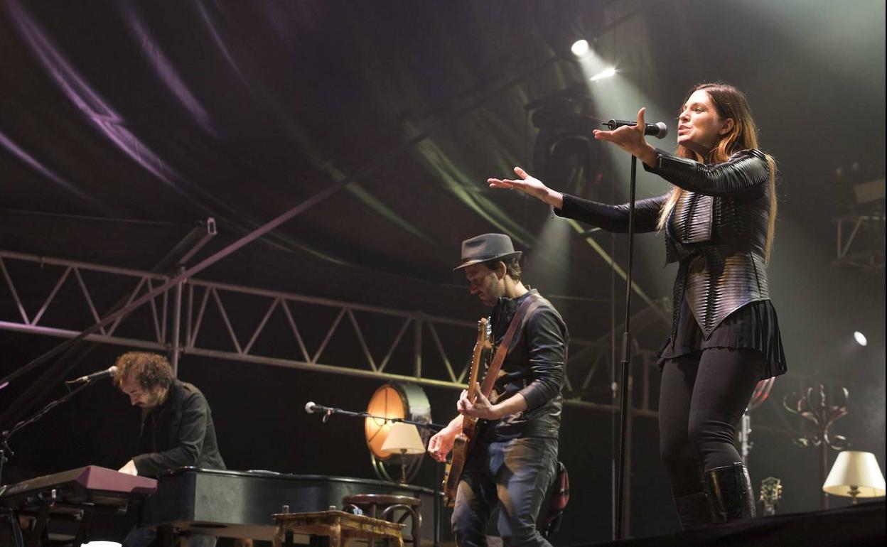 La Oreja de Van Gogh advierte a Latinoamérica para que se adelante al coronavirus y Mikel Erentxun canta a sus fans