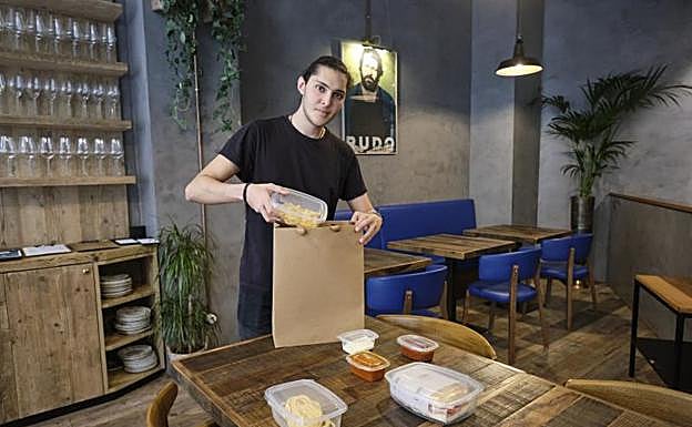 La Trattoria Da Filippo se ha decidido a poner en marcha un servicio a domicilio peculiar: la pasta la envían cruda para comerla «en condiciones».