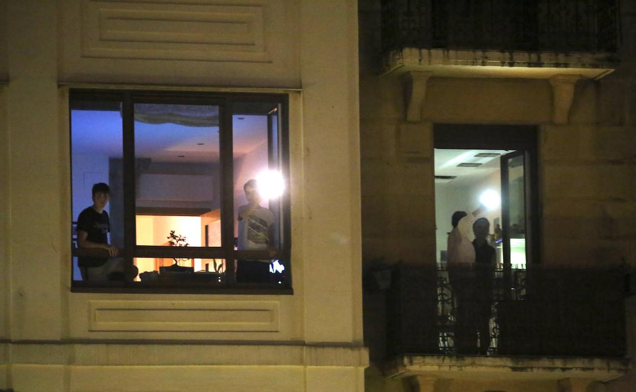 Más aplausos que nunca en recuerdo a la enfermera fallecida