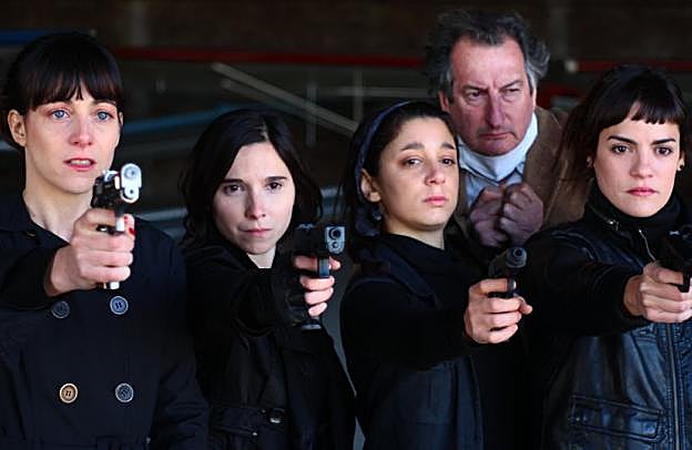 Las cuatro actrices intervienen en las seis narraciones que contiene 'La flor'.