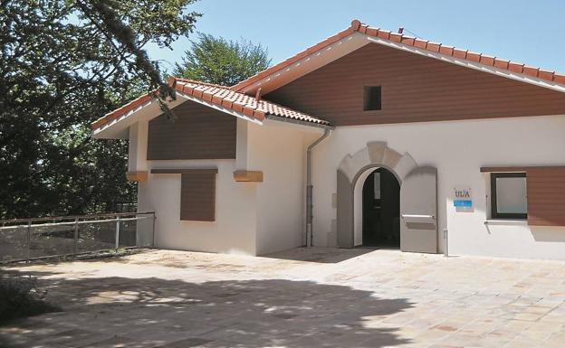 El Centro de Interpretación de Ulia se ubica en la edificación conocida como la Casa de la Radio. 