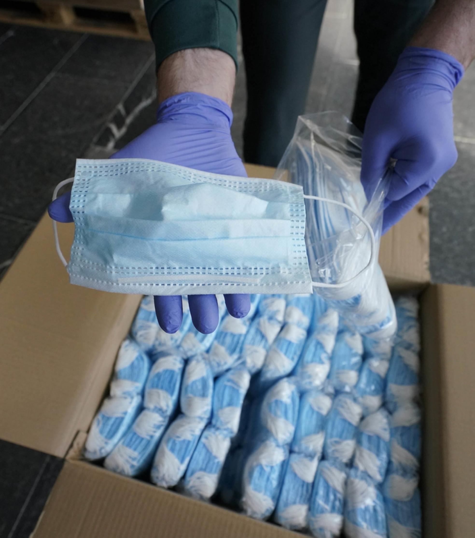 Preparadas. Unade las mascarillas a repartir. 