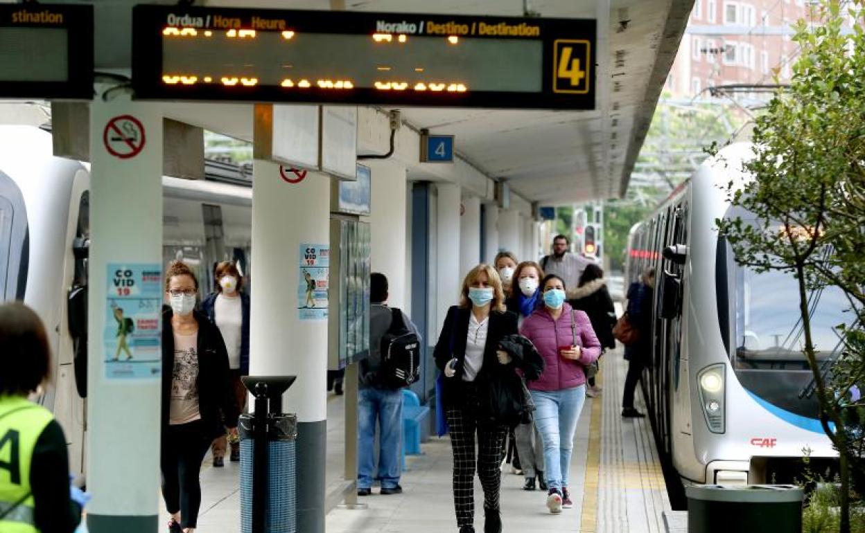 «Se agradecen las mascarillas para prevenir el coronavirus, pero podrían repartirlas más días»