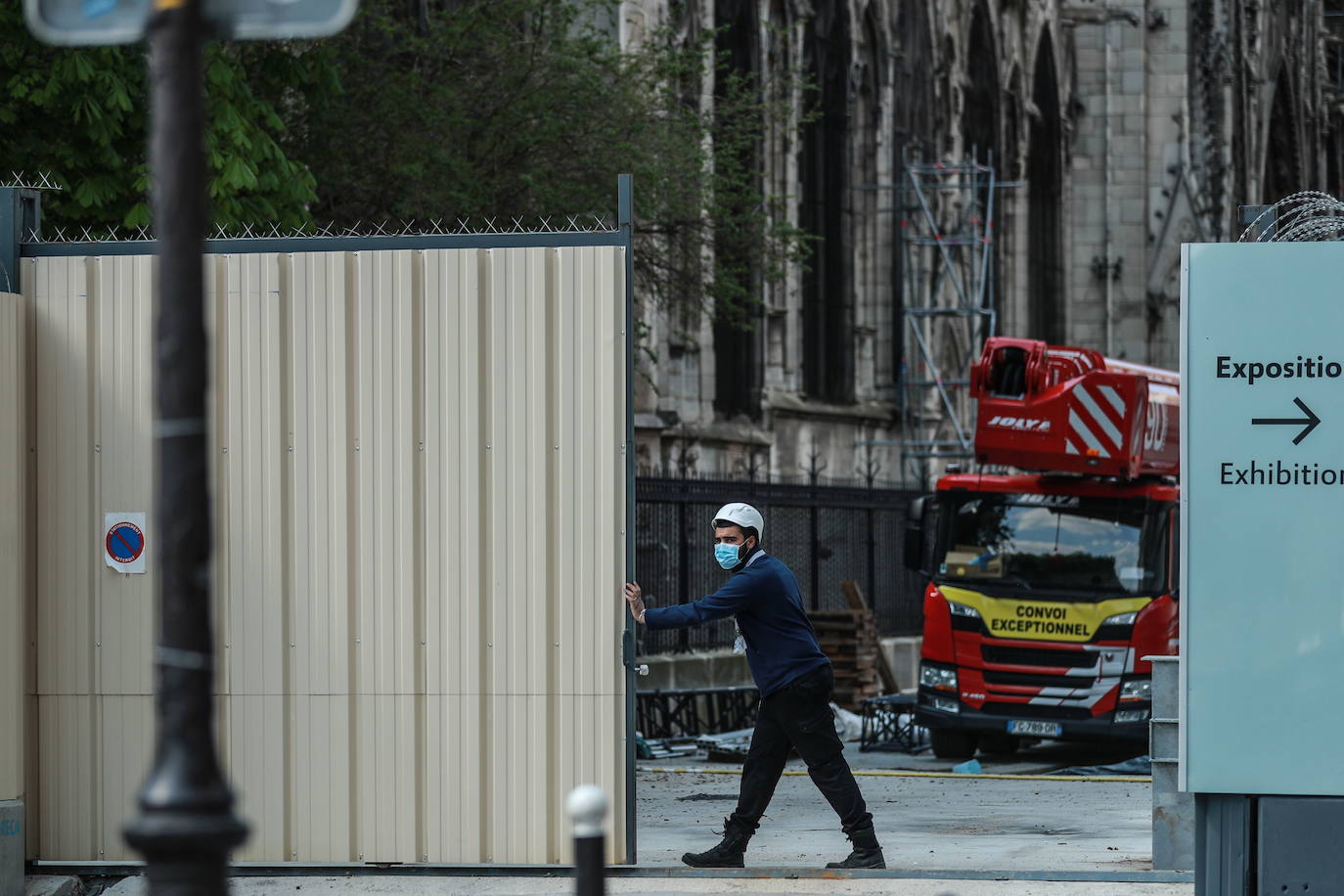 Un año después del incendio que destruyó el tejado de la catedral de Notre Dame y conmocionó al planeta, la restauración está lejos de haberse iniciado