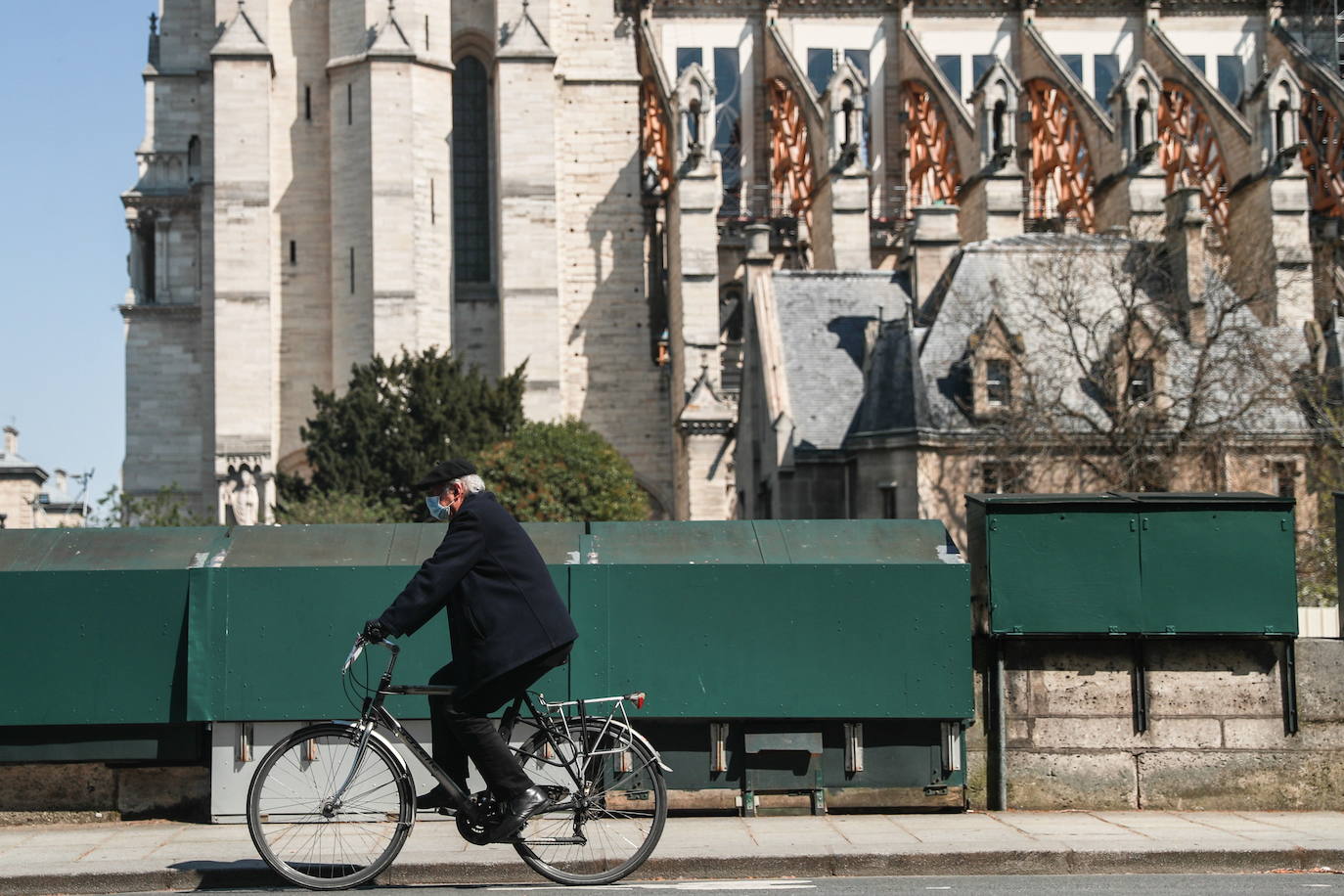 Un año después del incendio que destruyó el tejado de la catedral de Notre Dame y conmocionó al planeta, la restauración está lejos de haberse iniciado