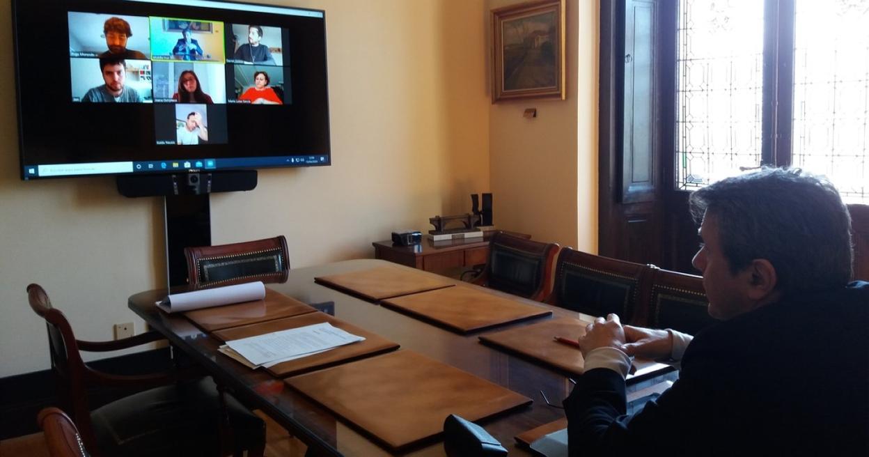 El alcalde ofreció ayer por vía telemática su primera rueda de prensa desde que se decretó el estado de alarma.