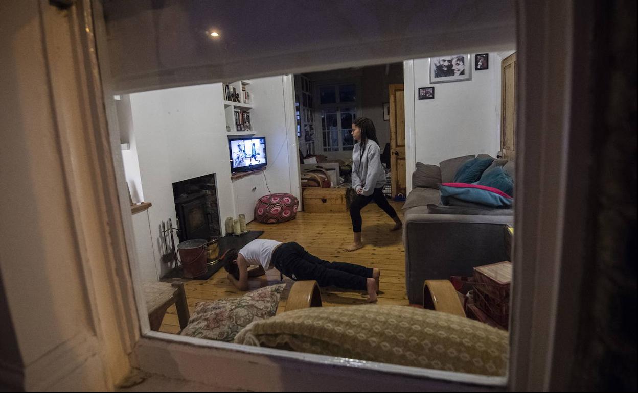 Sareko galdeketa bidaliko zaie ikasle parte hartzaileei