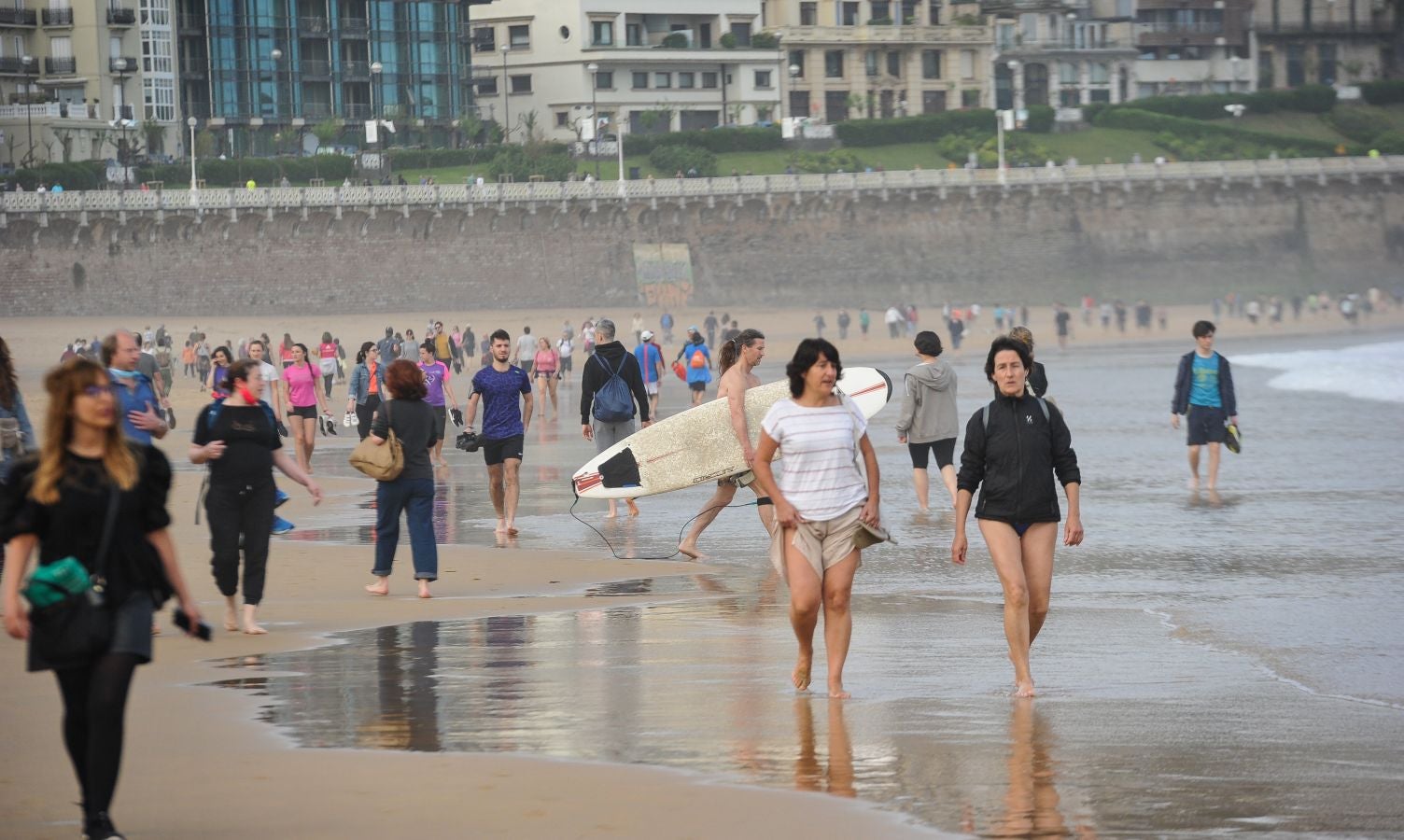 Fotos: Playa, deporte y paseos en San Sebastián