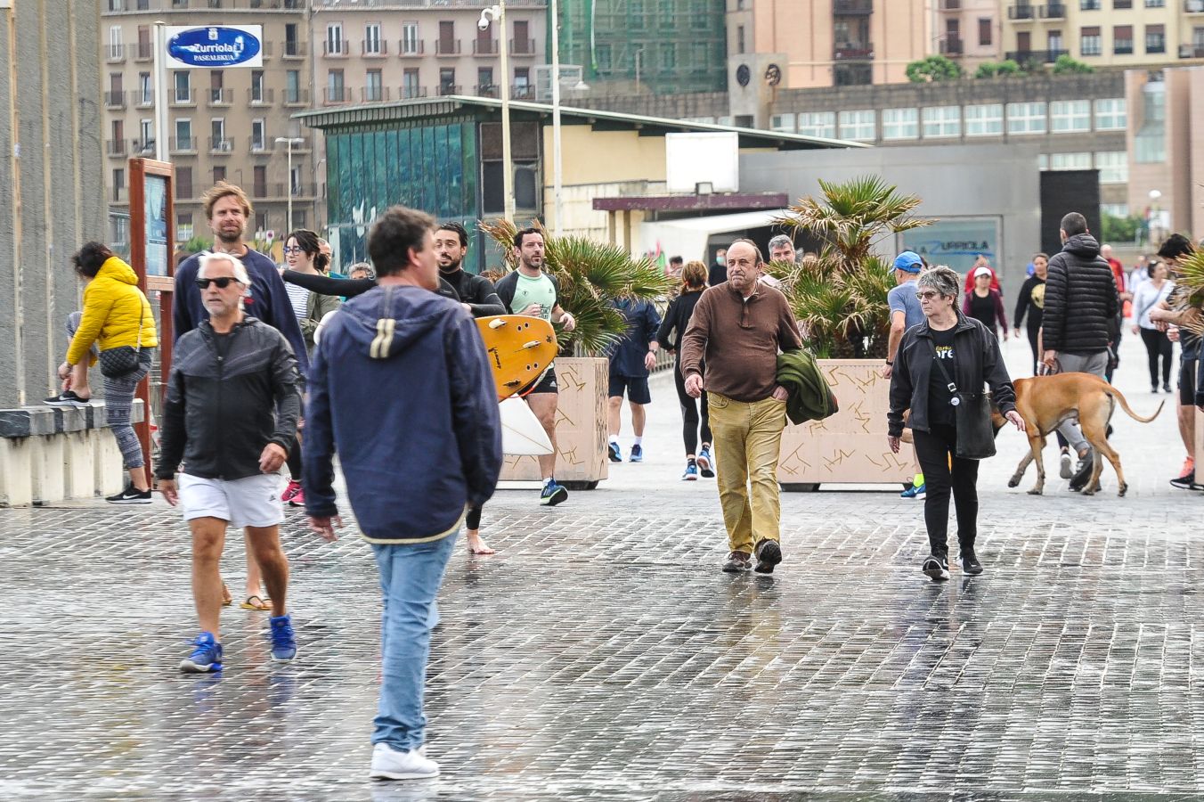 Fotos: Playa, deporte y paseos en San Sebastián