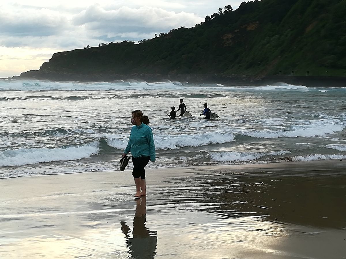Fotos: Primeros paseos, carreras y olas tras el encierro