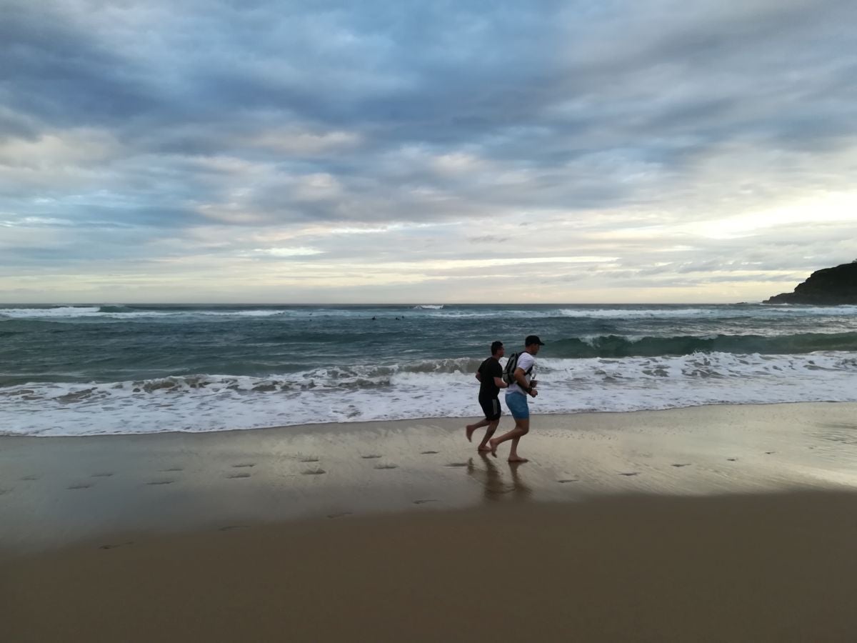 Fotos: Primeros paseos, carreras y olas tras el encierro