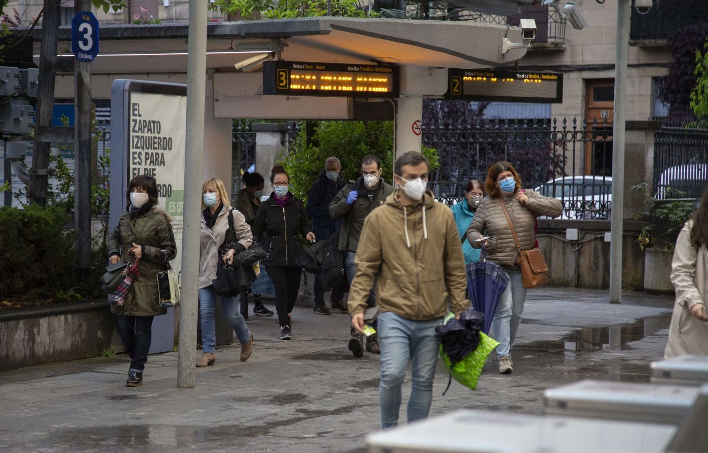 Desde hoy la DYA realizará controles de temperaturas a los usuarios de Euskotren. Esta mañana personal voluntario ha estado trabajando en la estación del Topo de Easo, en Donostia, donde han tomado la temperatura a los viajeros de forma siempre «voluntaria y aleatoria»