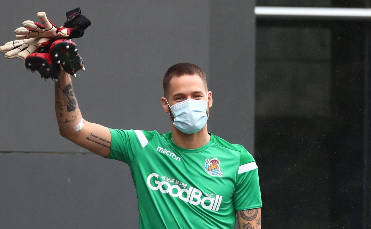 Real Sociead: Remiro ya entrena como uno más en Zubieta