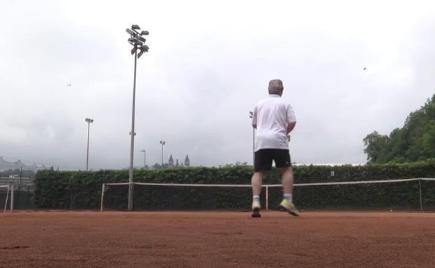 Los socios del Real Club de Tenis de San Sebastián aplauden que hayan abierto parte de sus instalaciones