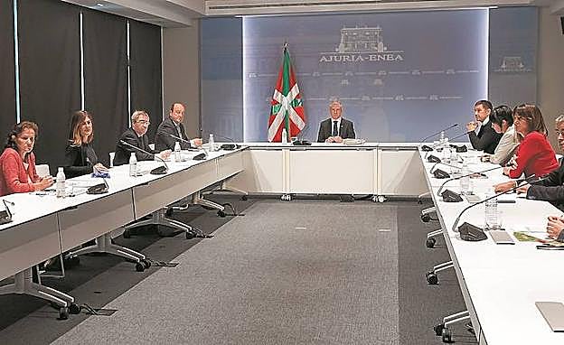 Urkullu defiende las elecciones en julio, pero se da unos días para fijar una fecha concreta