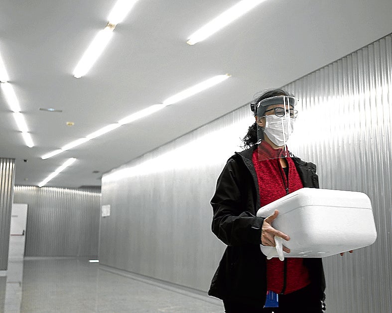 Imagen secundaria 2 - Así es un laboratorio del Covid-19