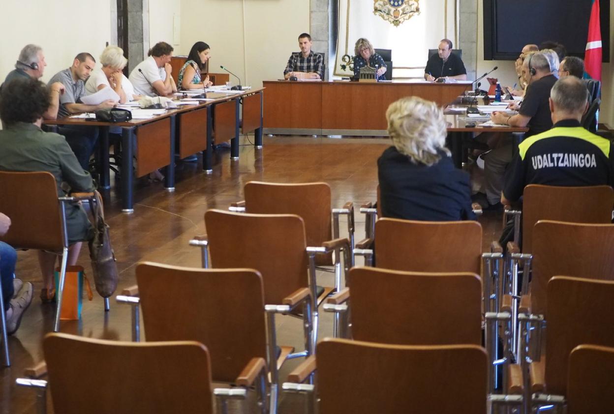 Las sesiones presenciales en el salón de plenos tendrán que esperar a fases de desescalada posteriores. 