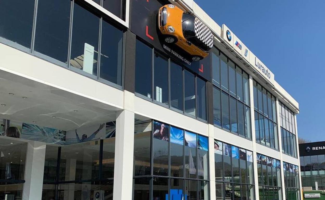 Uno de los concesionarios que ya han abierto sus puertas. 