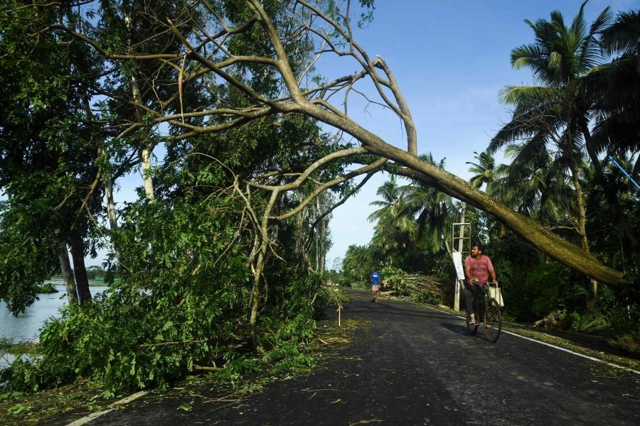 El super cilcón 'Amphan' arrasa India y Bangladesh. 