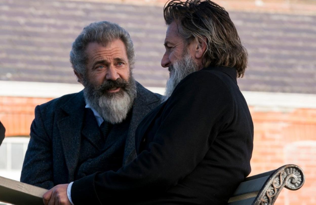 Mel Gibson es el profesor sensato y Sean Penn la mente desatada en 'Entre la razón y la locura'.