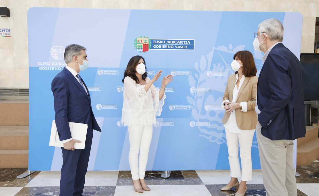 Marcos Muro, Beatriz Artolazabal, Lide Amilibia y Borja Belandia, en su comparecencia de ayer.