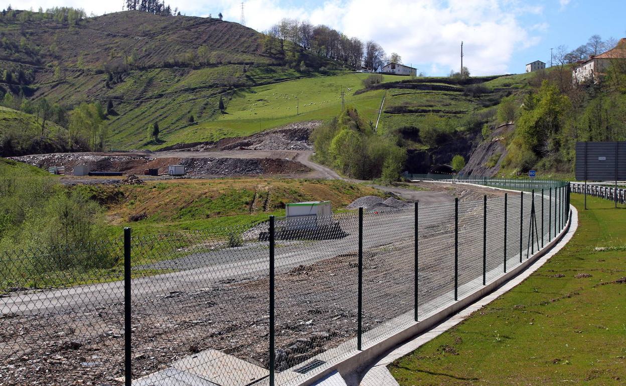Terrenos en Azkarate donde se planteaba construir la planta de valorización de materiales de obra.