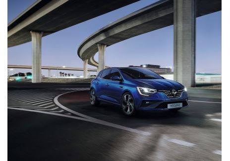 A partir de este verano, Renault empieza a vender en Europa el nuevo Mégane 2020 su modelo compacto superventas del que se han vendido más de 7 millones de unidades en las cuatro generaciones desde que naciera en 1995. Es la cuarta generación del superventas de la firma francesa. 