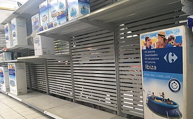 Imagen principal - Desescalada: Un verano atípico dispara la venta y construcción de piscinas en Gipuzkoa