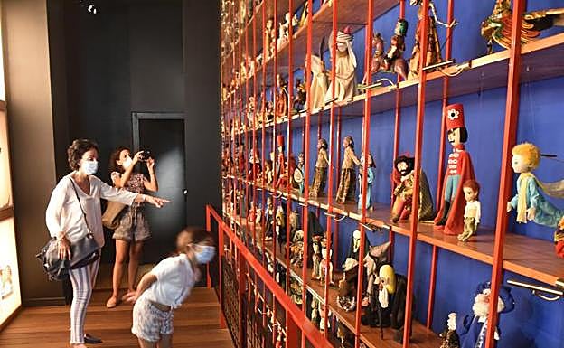 Imagen principal - El Topic de Tolosa, Itsas Museo y el Museo Cristóbal Balenciaga también reabrieron el martes sus puertas